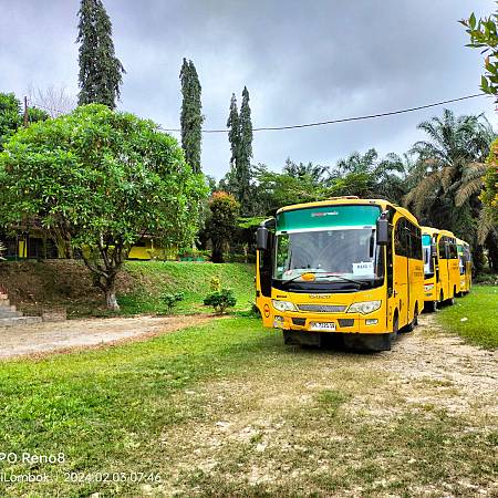 Bus Sekolah